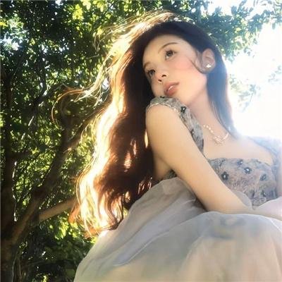 雾里的货轮
